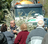 Camion fermato dai dimostranti
